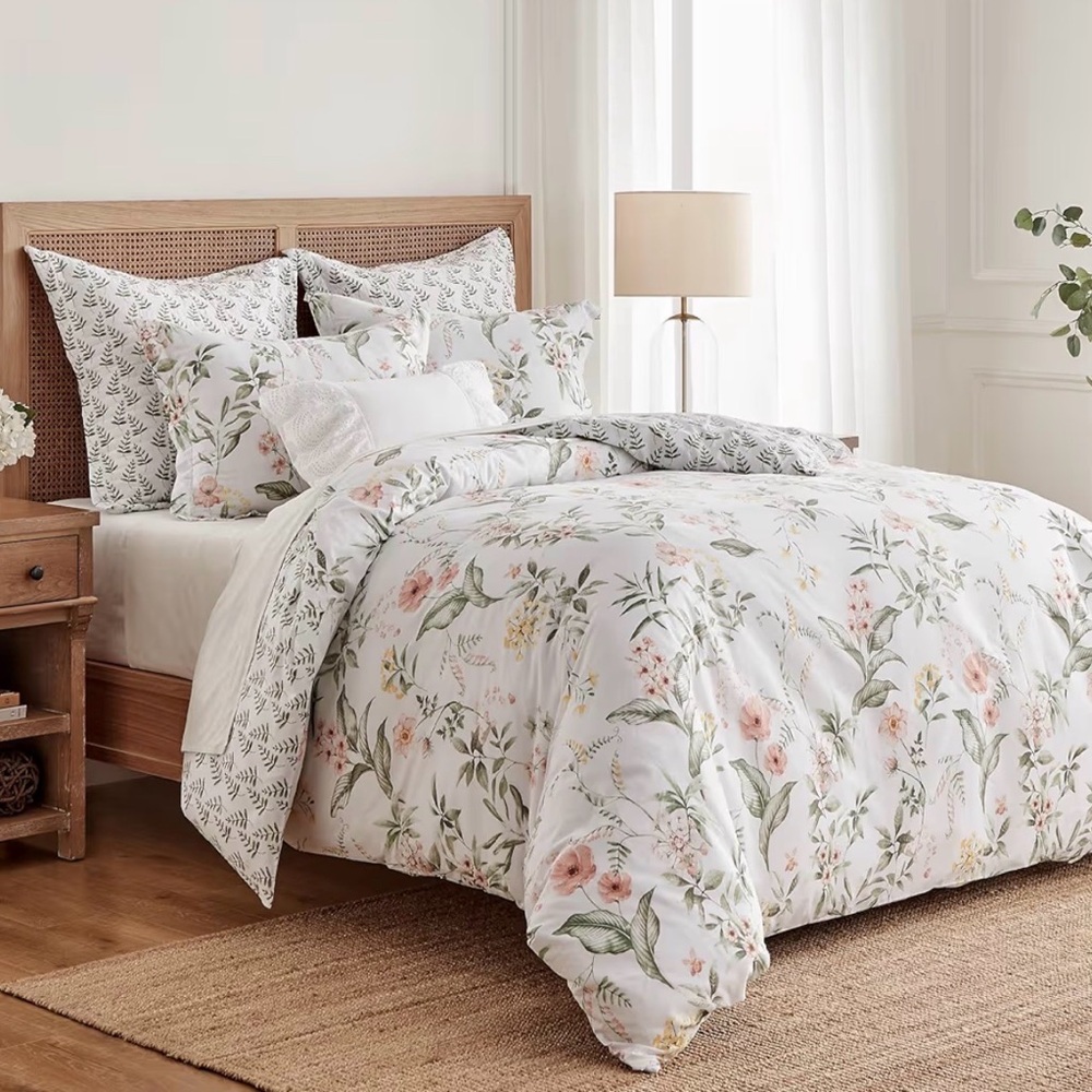LEVTEX Viviana Comforter Set, Full/Queen